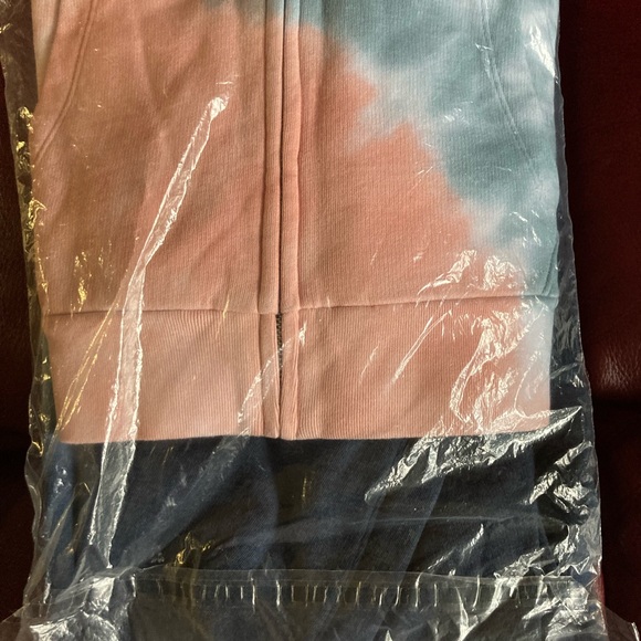 New large zip women’s hoodie - Picture 3 of 5